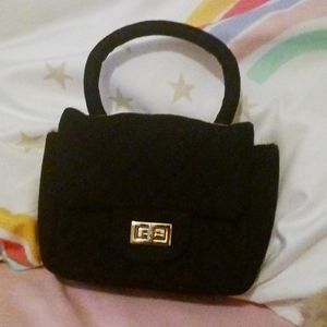 I am selling a small, medium-sized black purse. I got this bag from Shein.